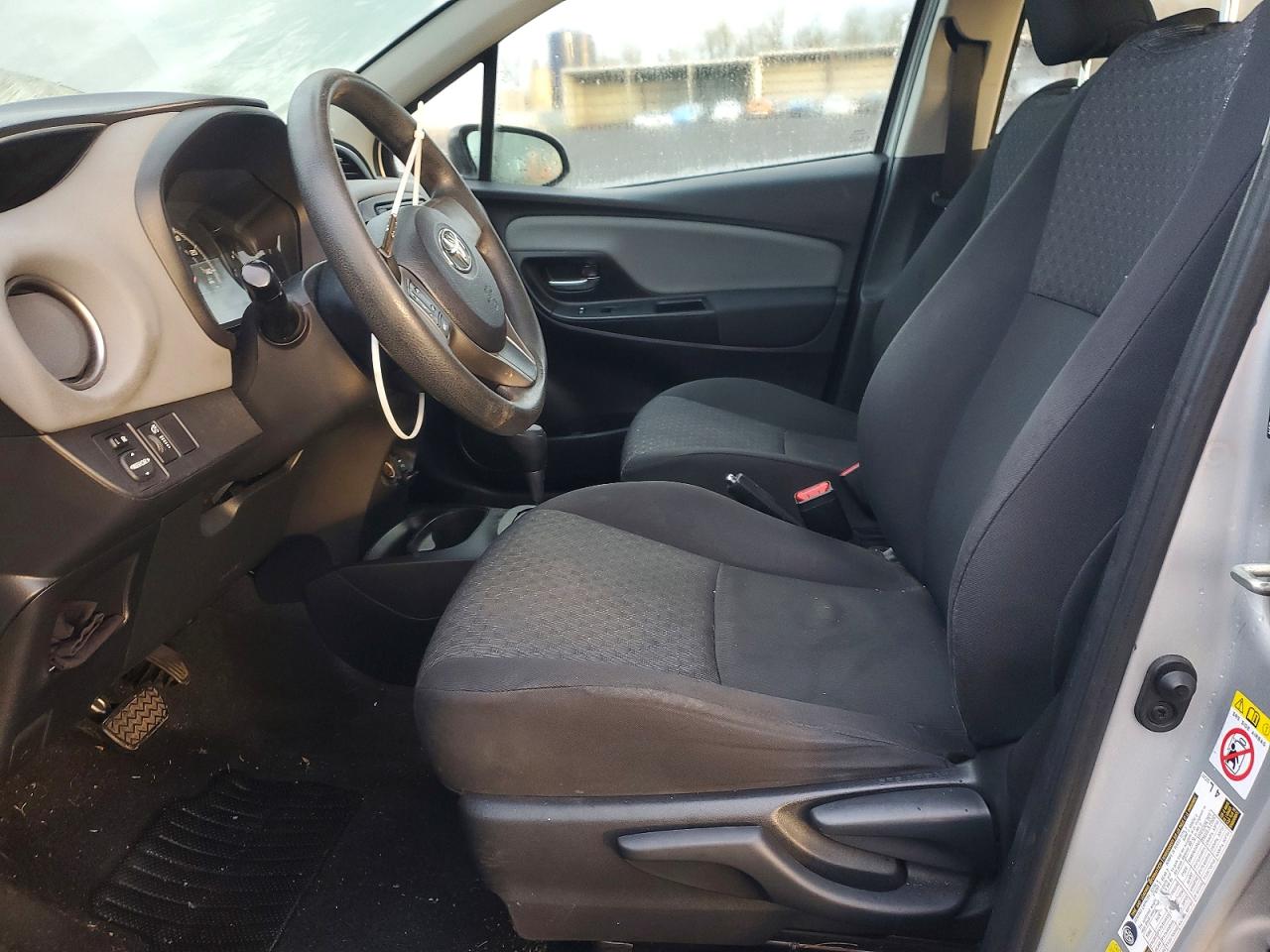 2015 TOYOTA YARIS photo 7
