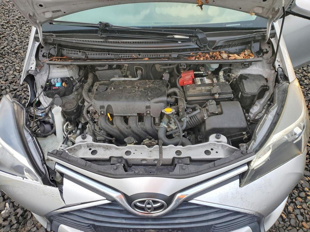 2015 TOYOTA YARIS photo 11