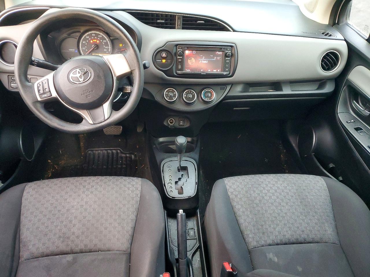 2015 TOYOTA YARIS photo 8