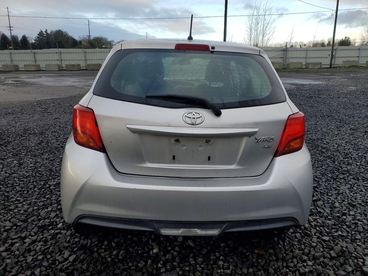 2015 TOYOTA YARIS photo 6