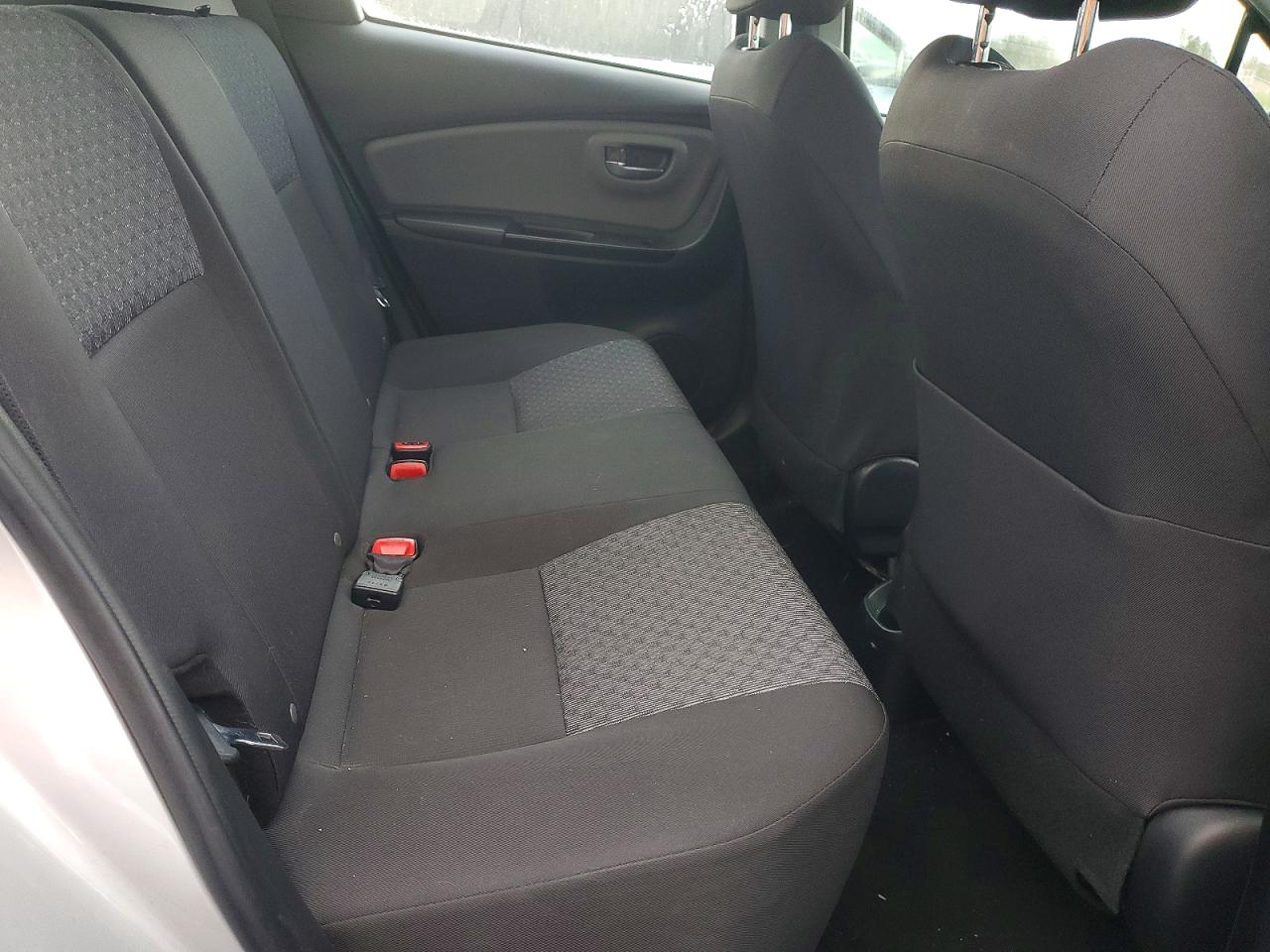 2015 TOYOTA YARIS photo 10