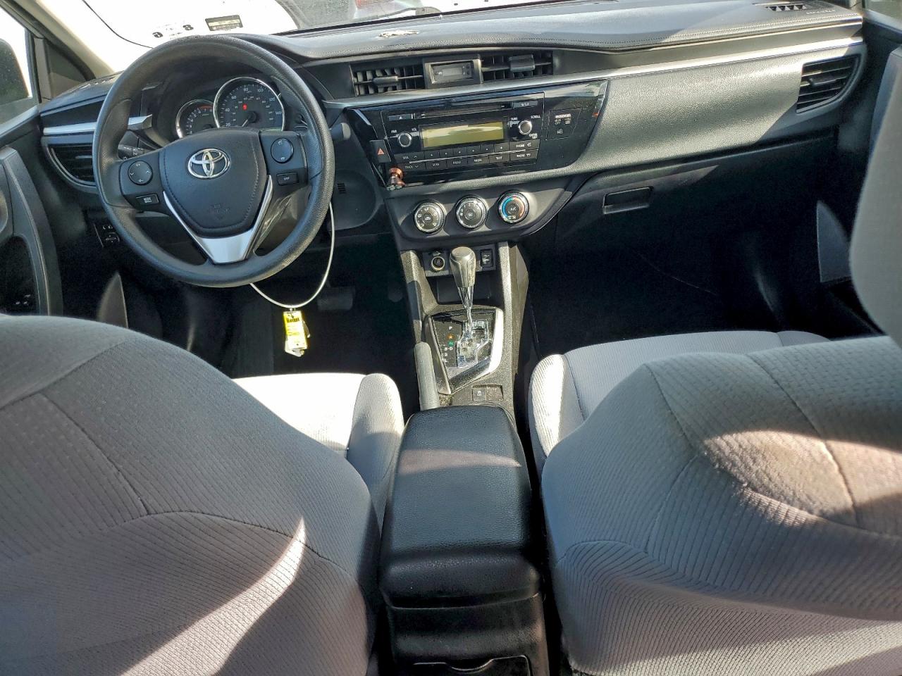 2015 TOYOTA COROLLA L photo 8