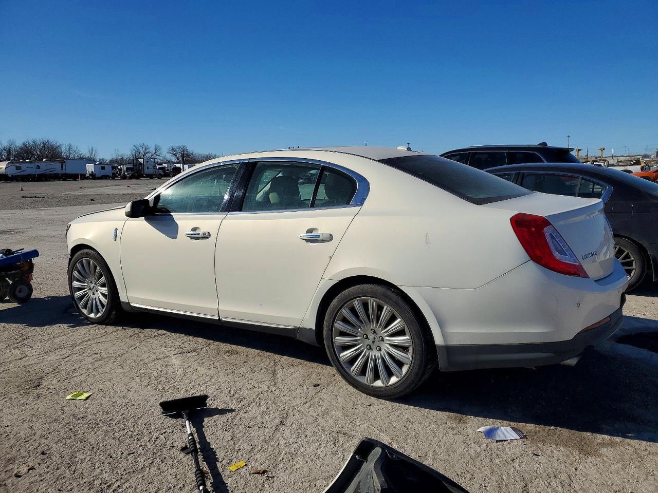 2013 LINCOLN MKS photo 4