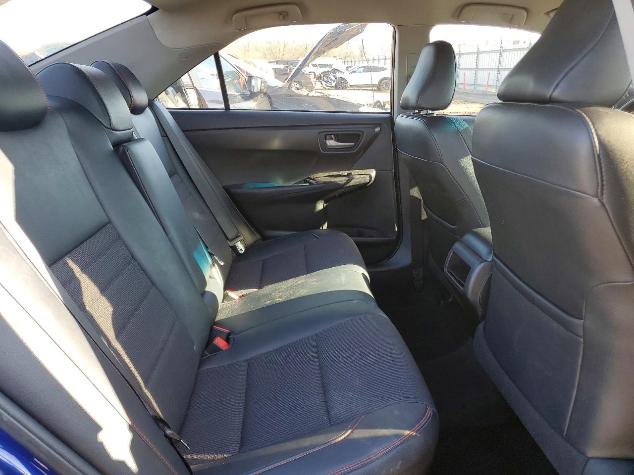 2016 TOYOTA CAMRY LE photo 10