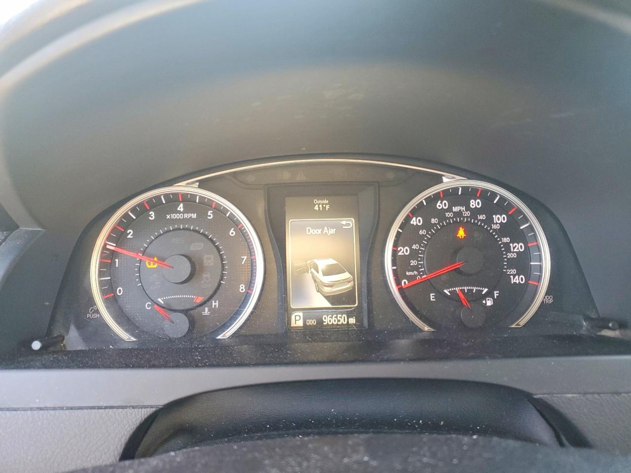 2016 TOYOTA CAMRY LE photo 9