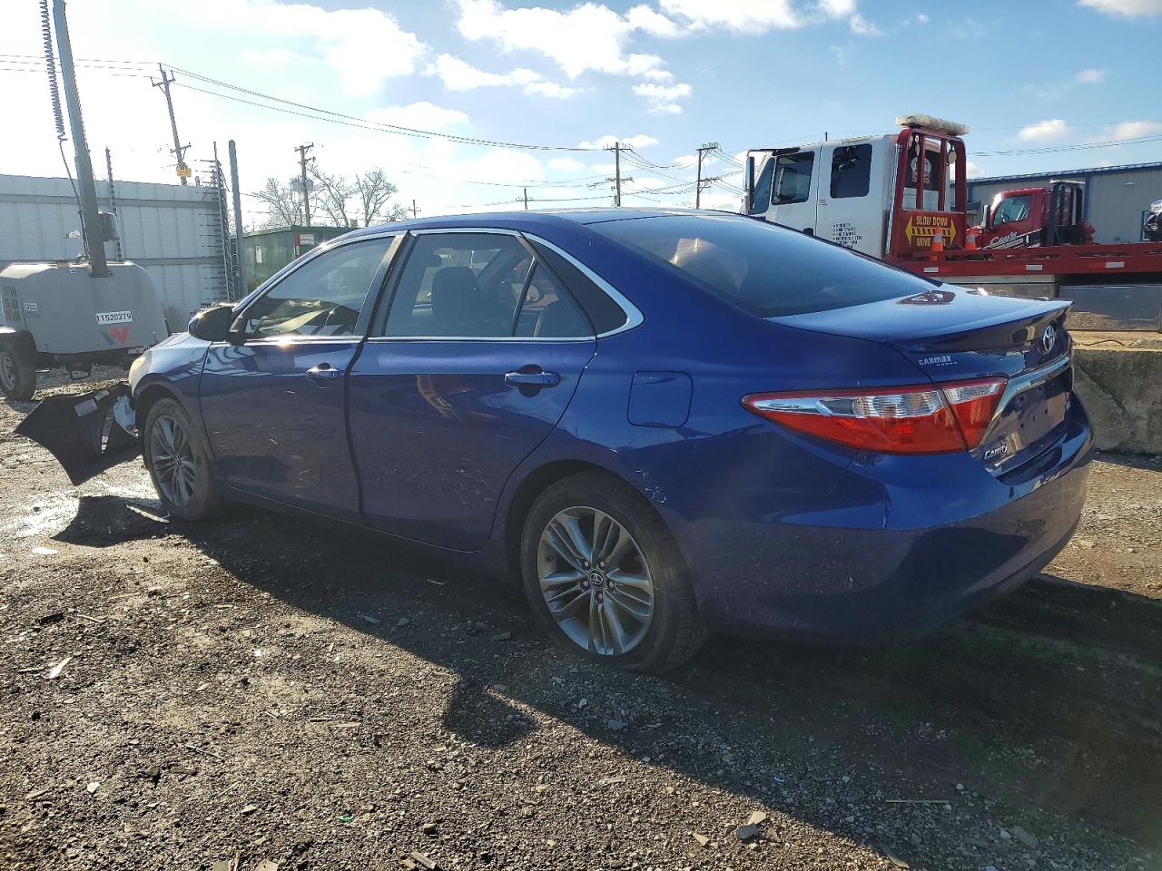 2016 TOYOTA CAMRY LE photo 2