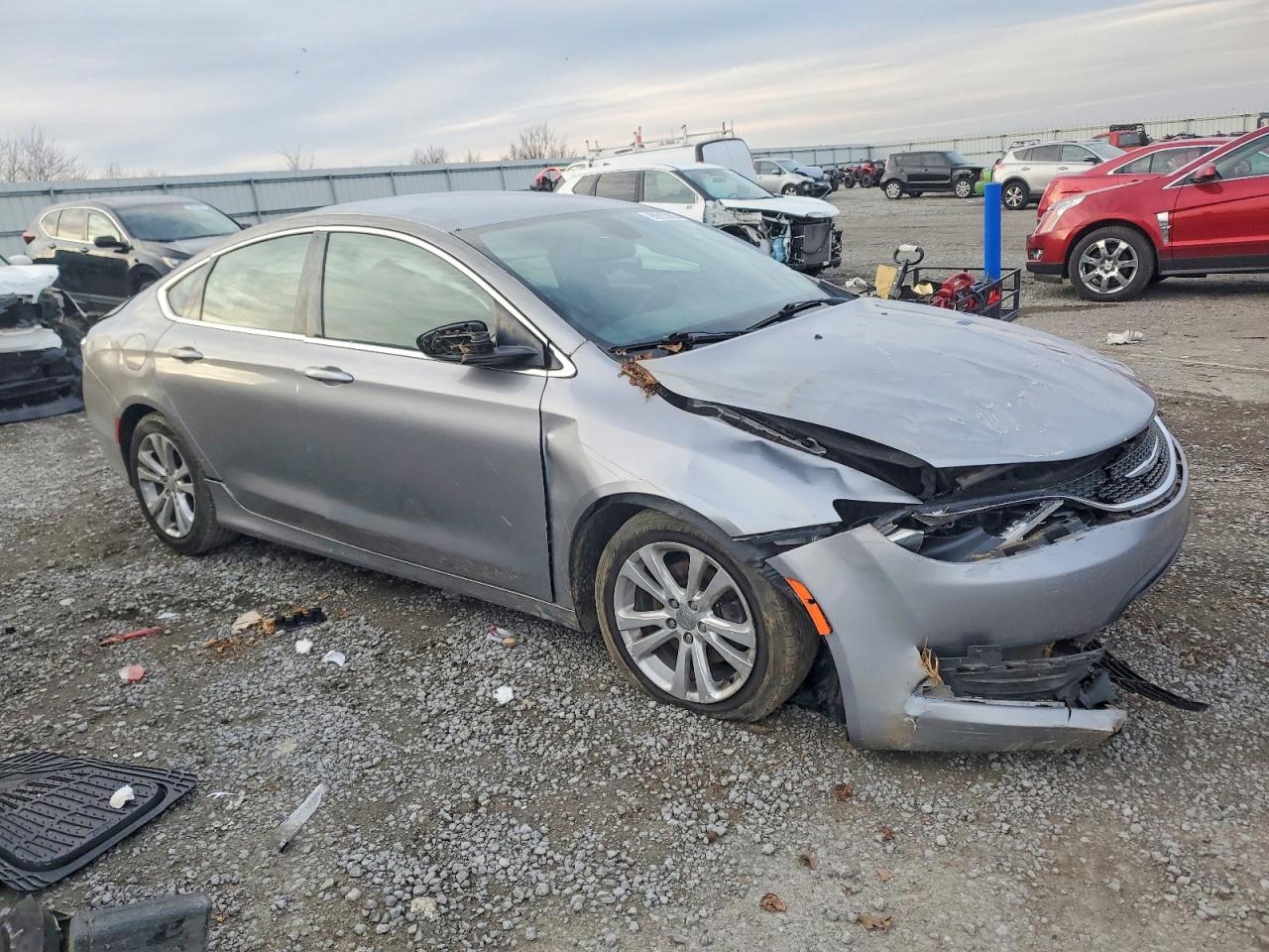 2015 CHRYSLER 200 LX photo 4