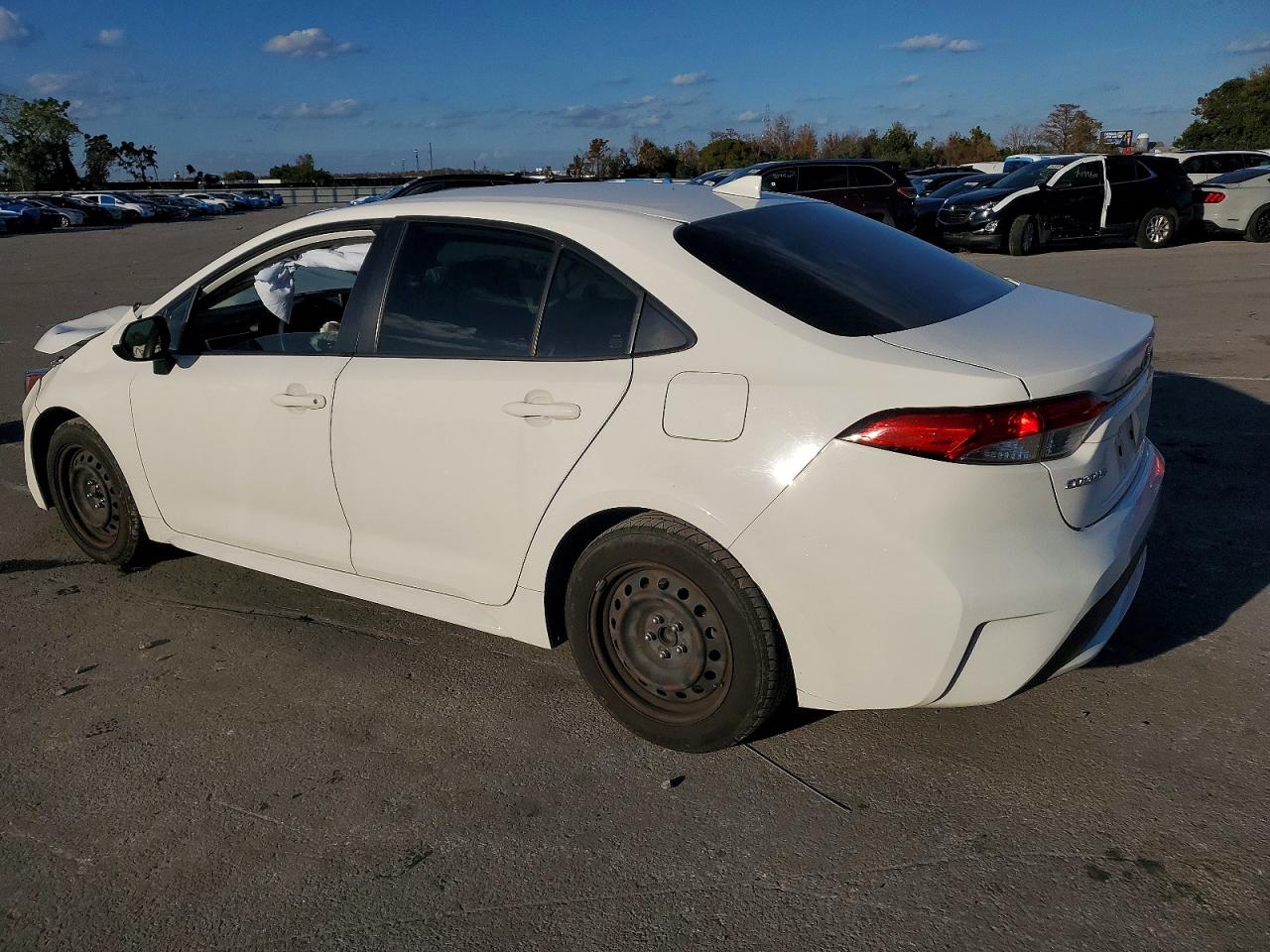 2021 TOYOTA COROLLA LE photo 2