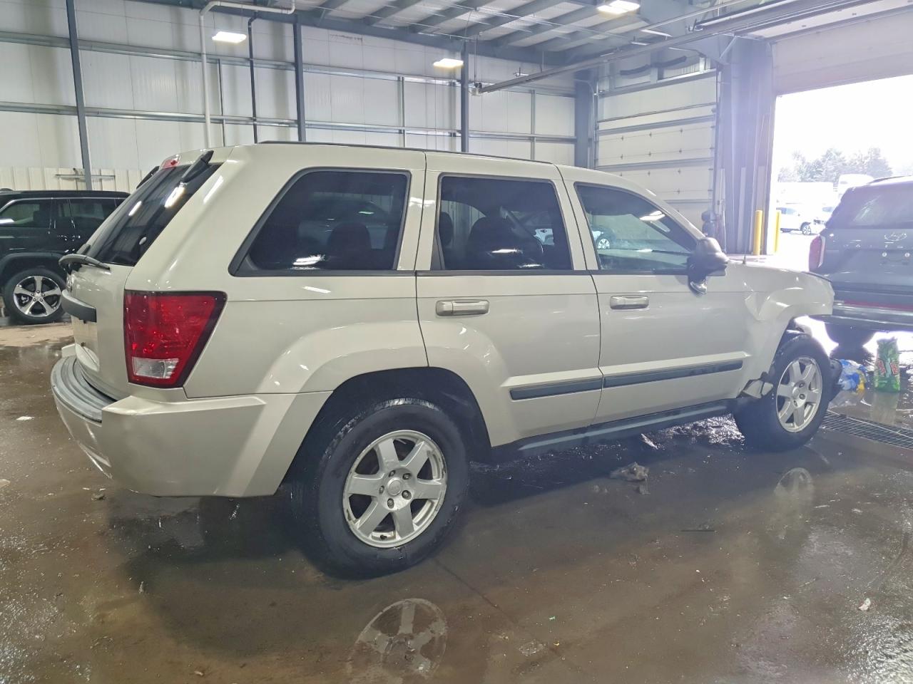 2008 JEEP GRAND CHEROKEE LAREDO photo 3