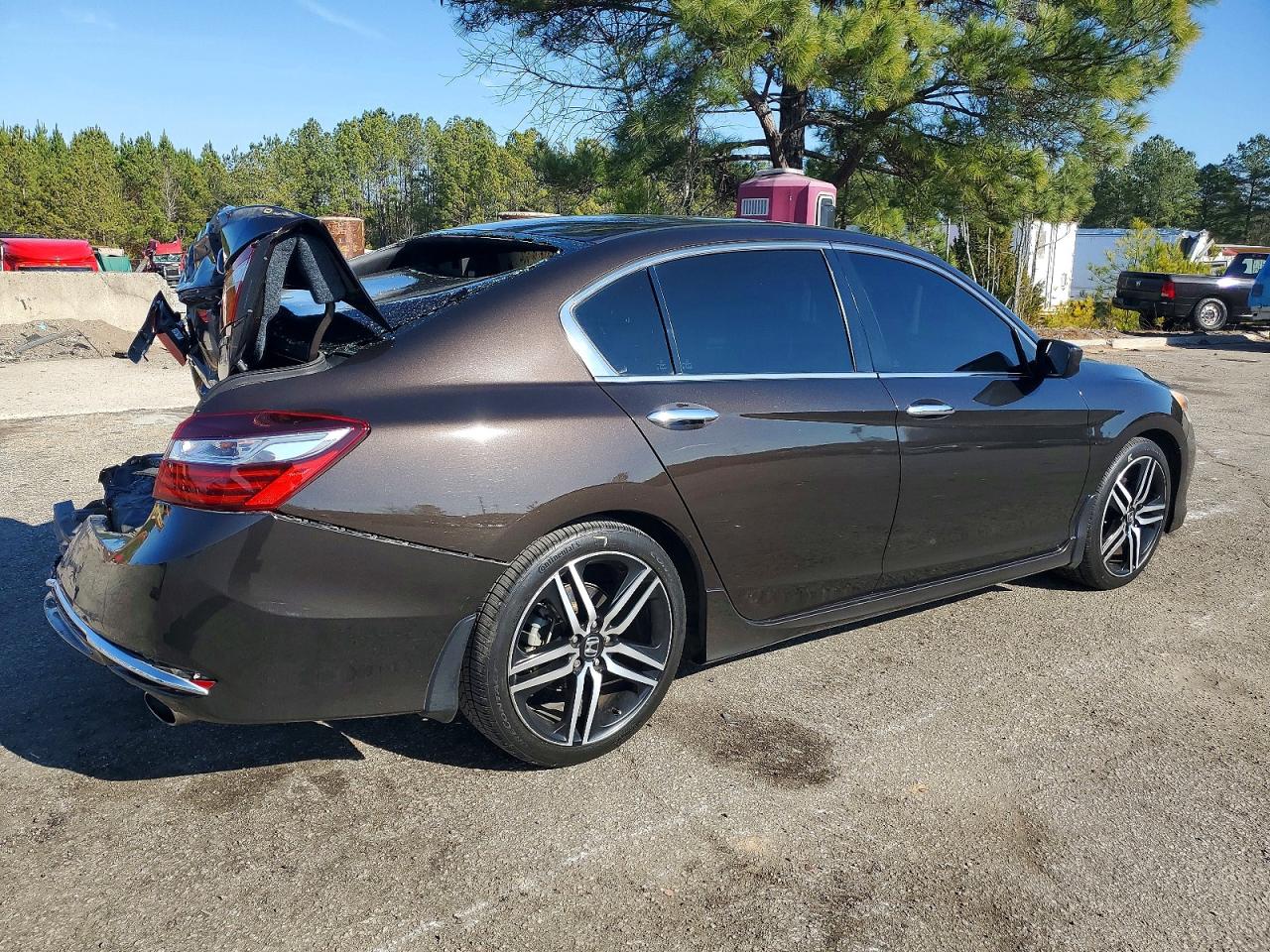 2017 HONDA ACCORD SPORT photo 3