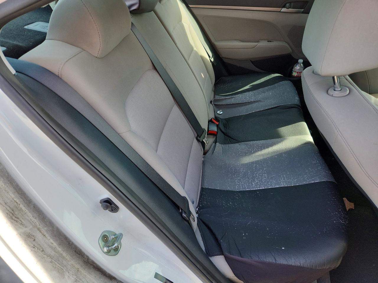 2017 HYUNDAI ELANTRA SE photo 10