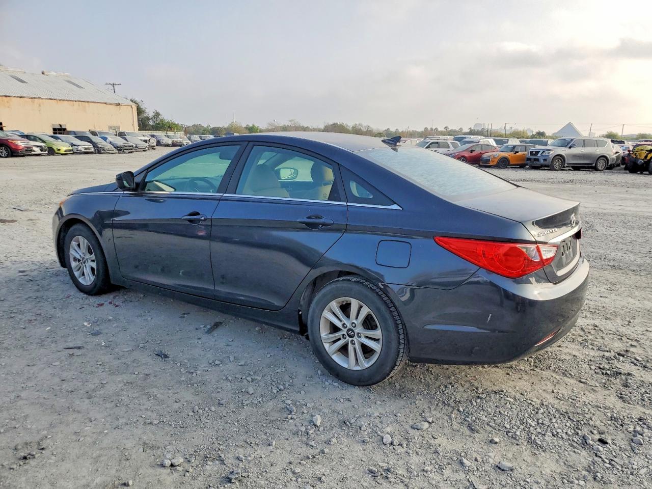 2013 HYUNDAI SONATA GLS photo 2