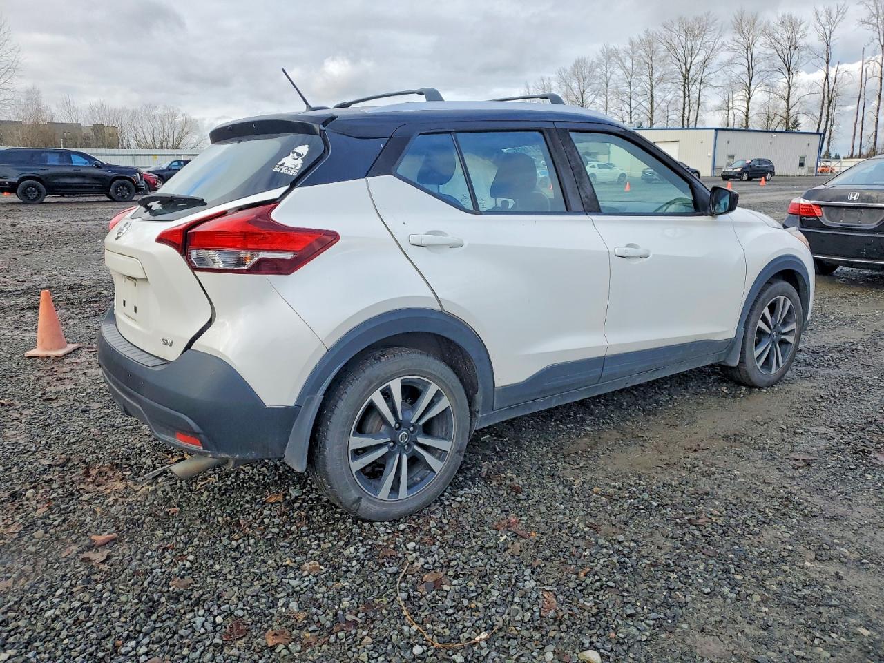 2018 NISSAN KICKS S photo 3