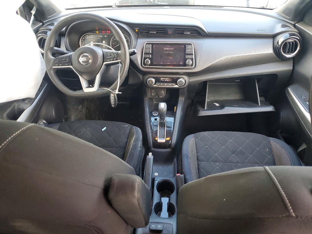2018 NISSAN KICKS S photo 8