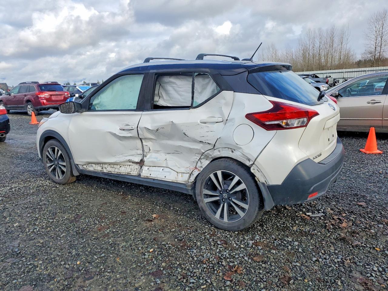2018 NISSAN KICKS S photo 2
