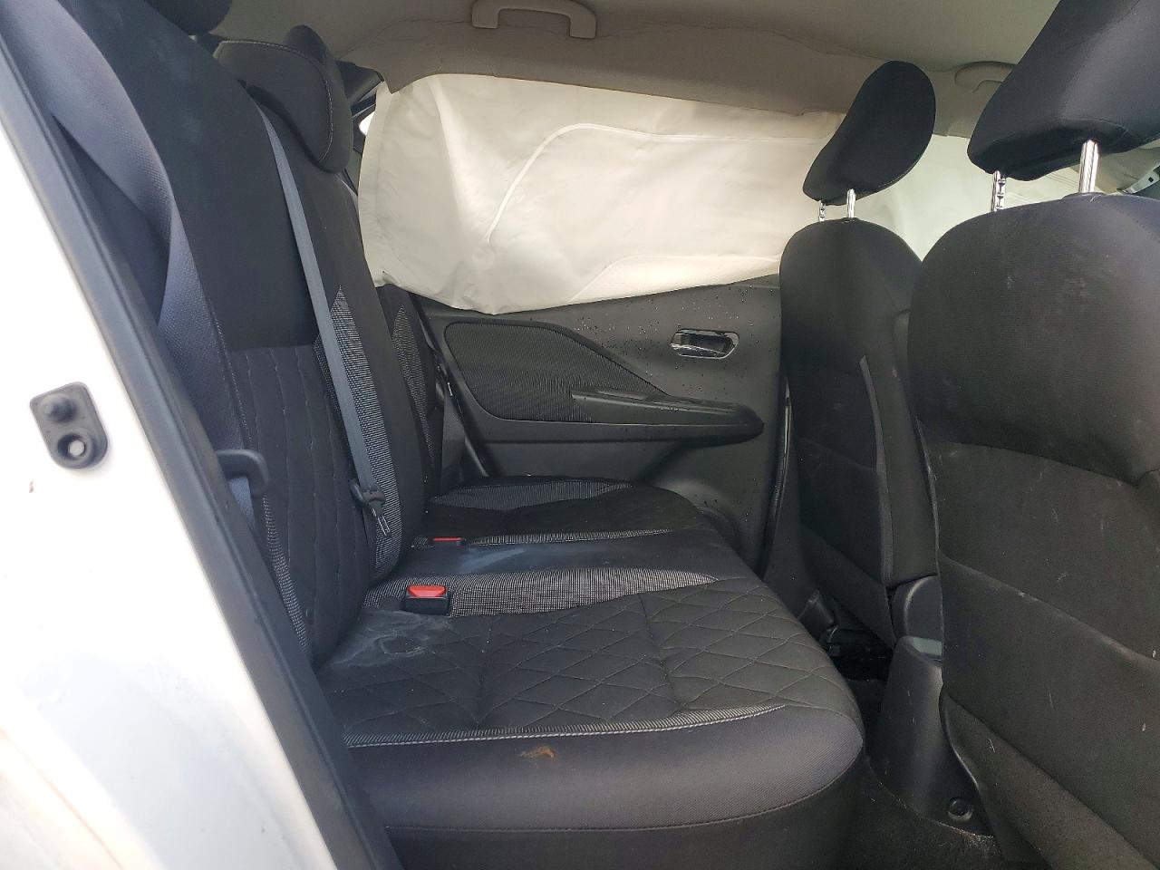 2018 NISSAN KICKS S photo 11