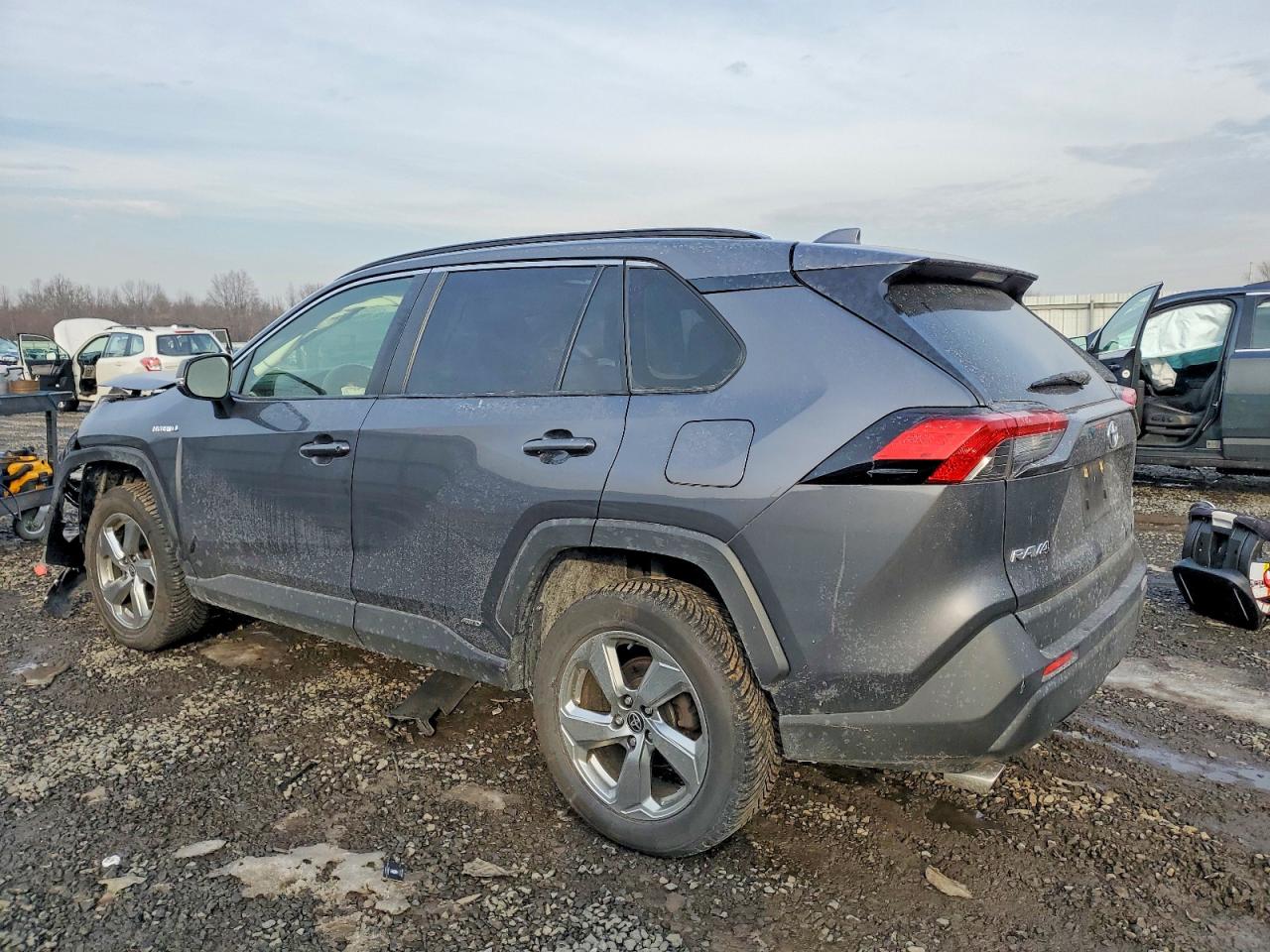 2021 TOYOTA RAV4 XLE PREMIUM photo 2