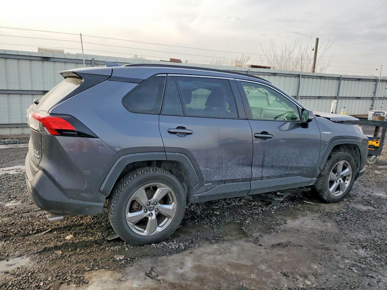 2021 TOYOTA RAV4 XLE PREMIUM photo 3