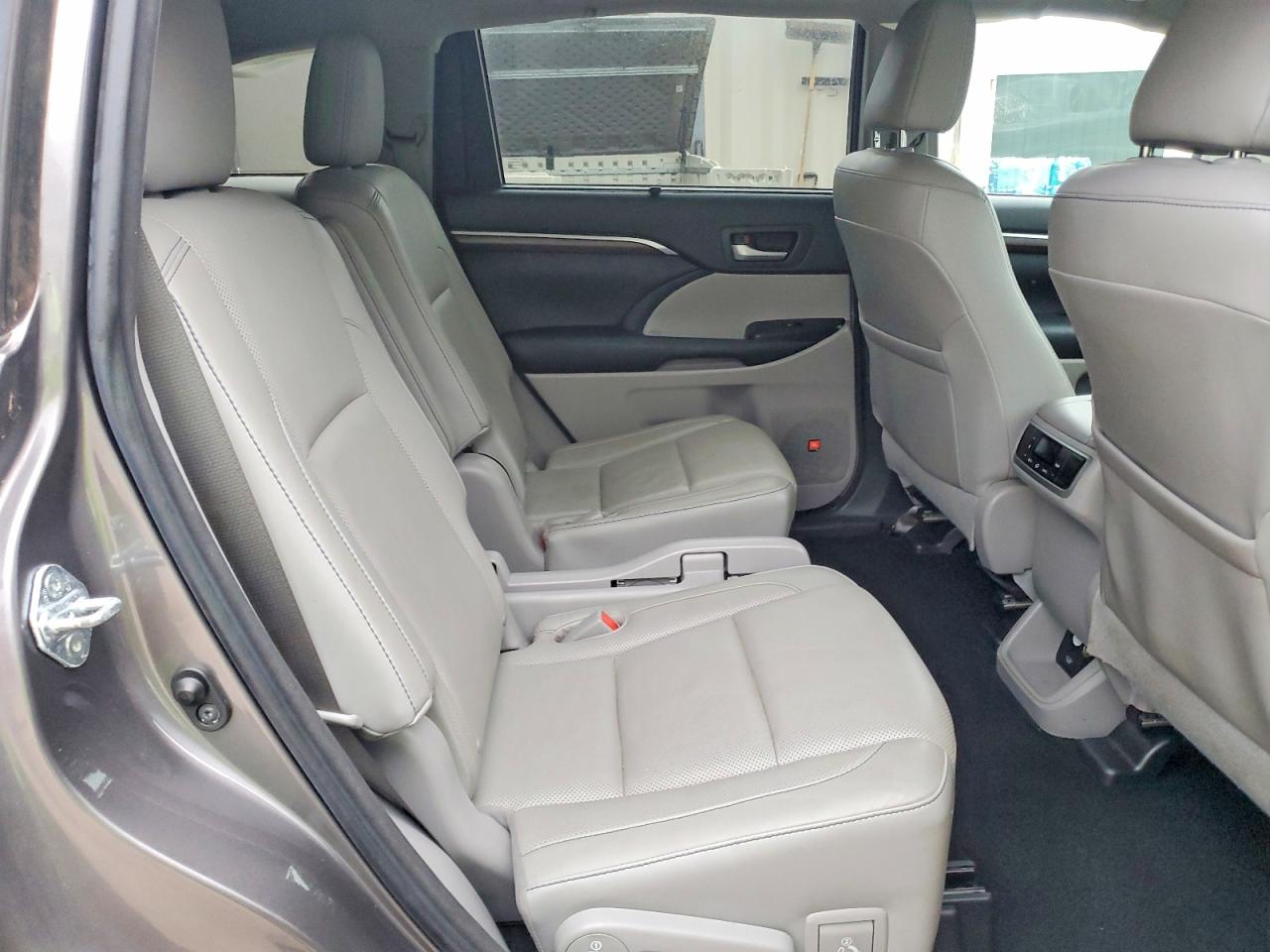 2016 TOYOTA HIGHLANDER LIMITED photo 11
