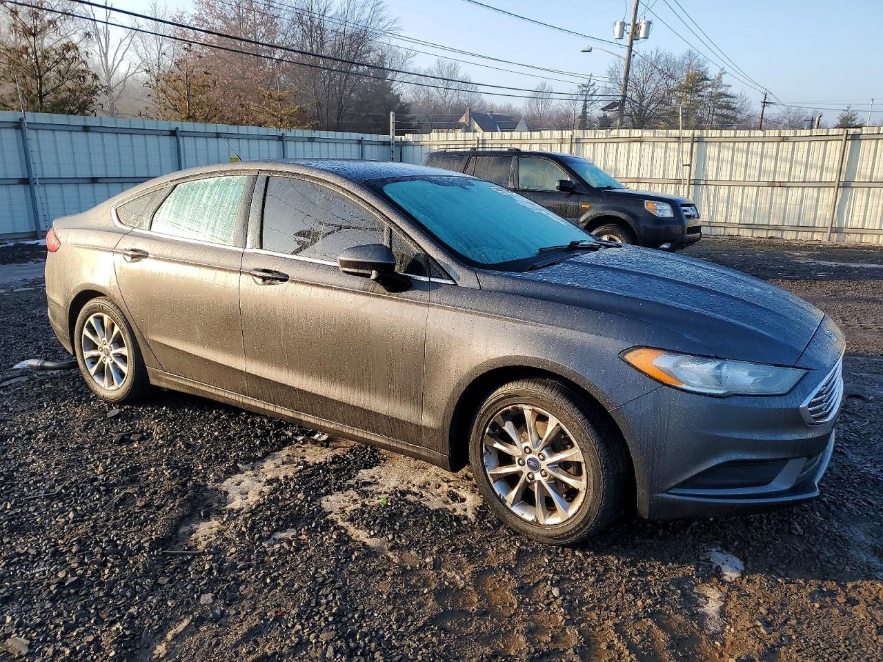 2017 FORD FUSION SE photo 4