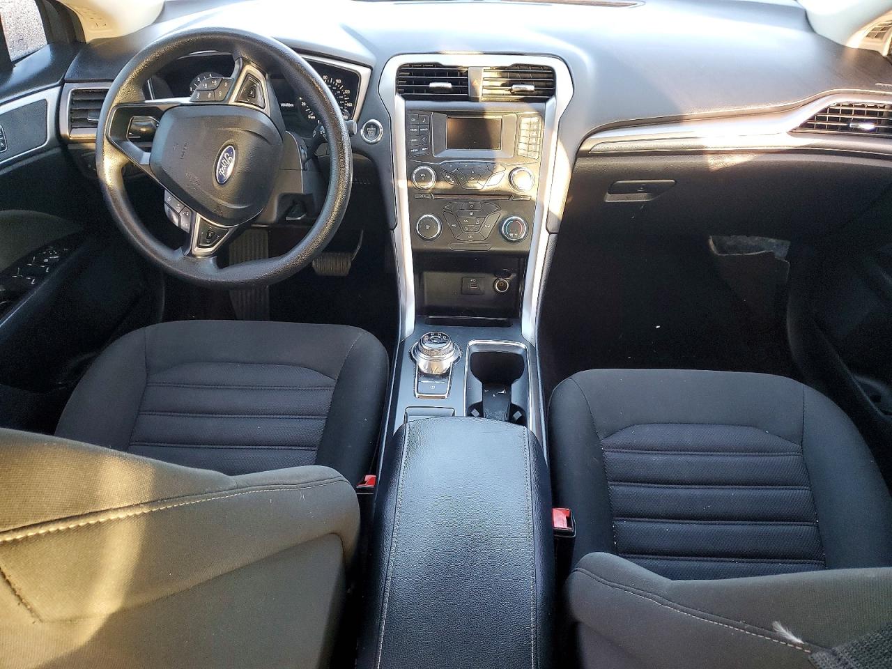 2017 FORD FUSION SE photo 8