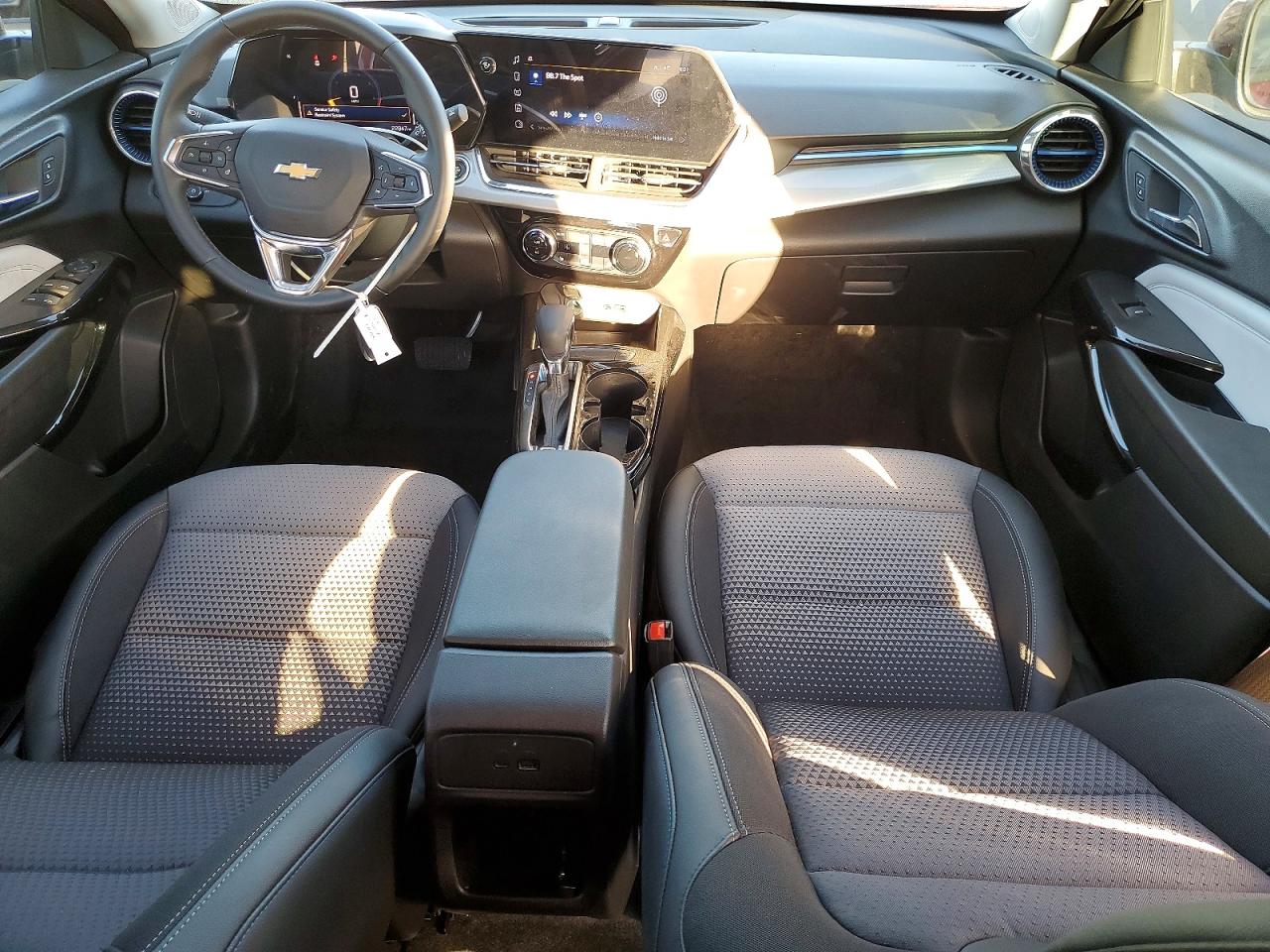 2025 CHEVROLET TRAX 1LT photo 8