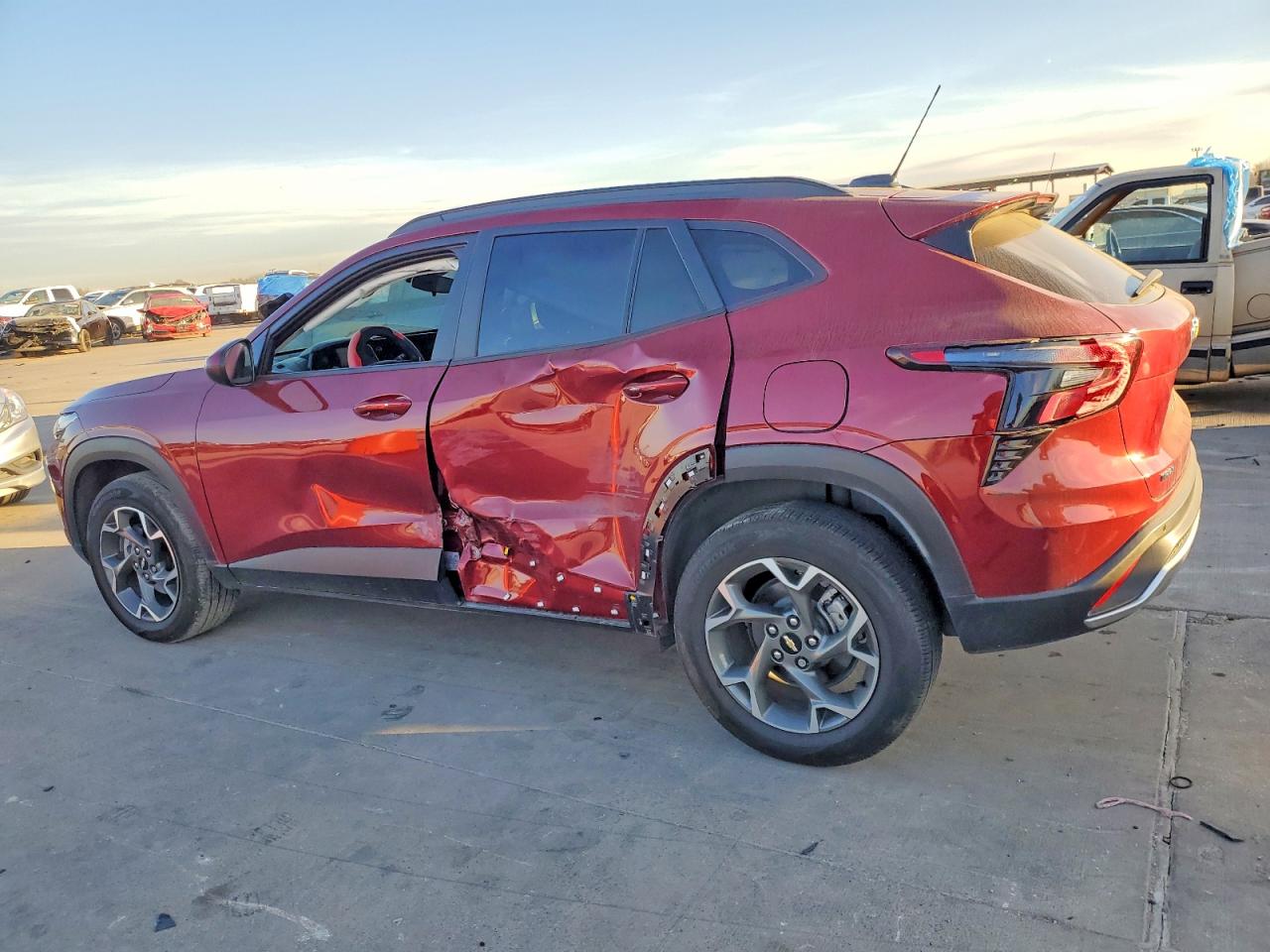 2025 CHEVROLET TRAX 1LT photo 2