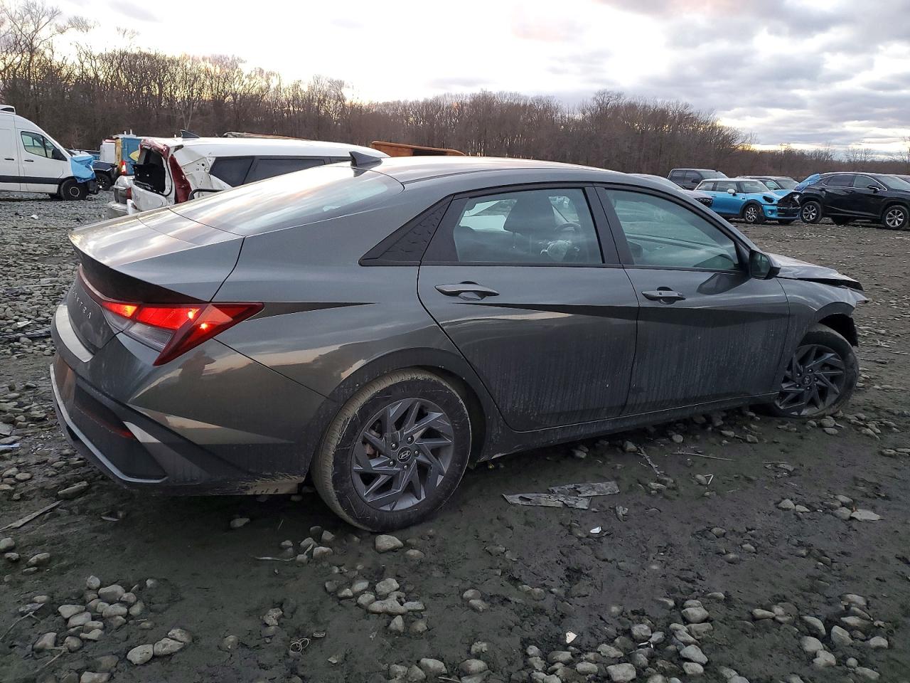 2024 HYUNDAI ELANTRA SEL photo 3