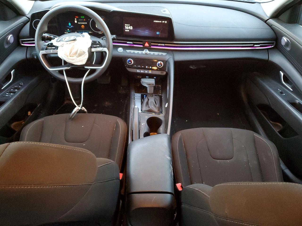 2024 HYUNDAI ELANTRA SEL photo 8