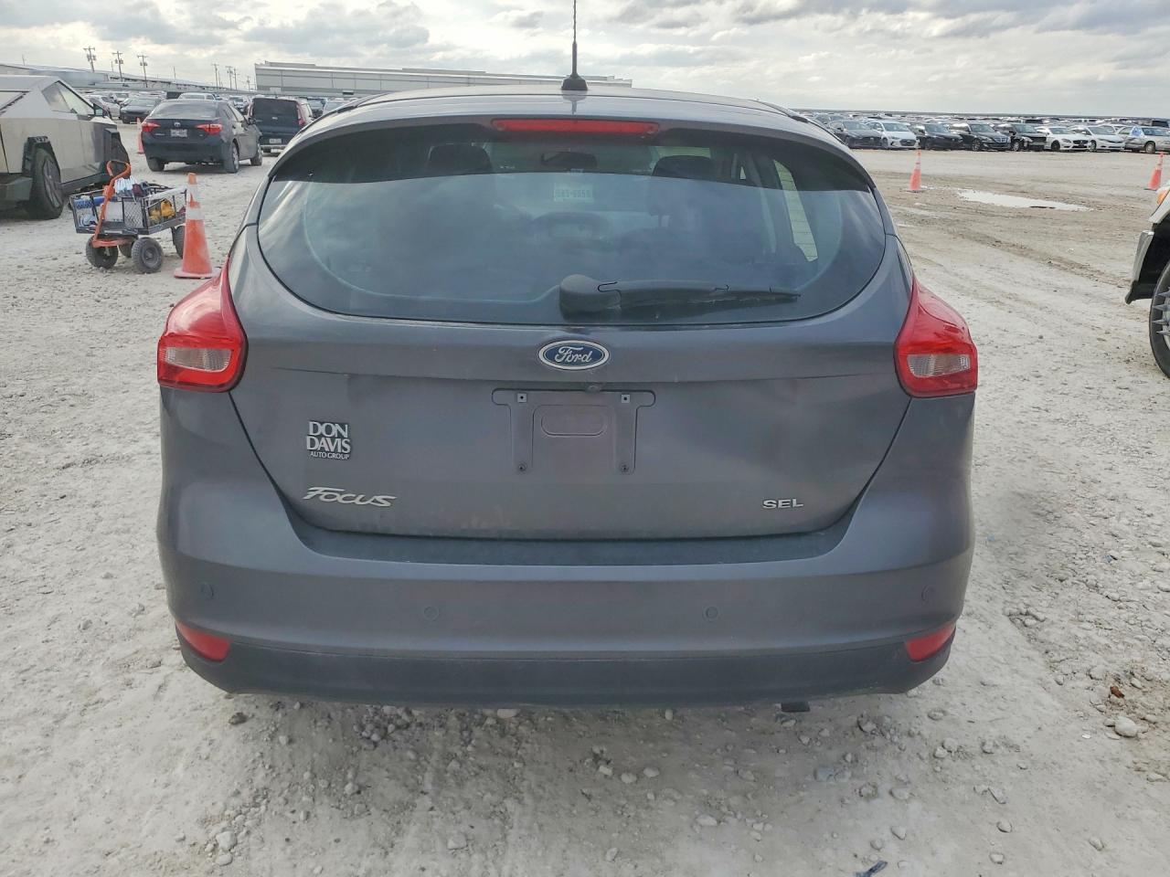 2018 FORD FOCUS SEL photo 6
