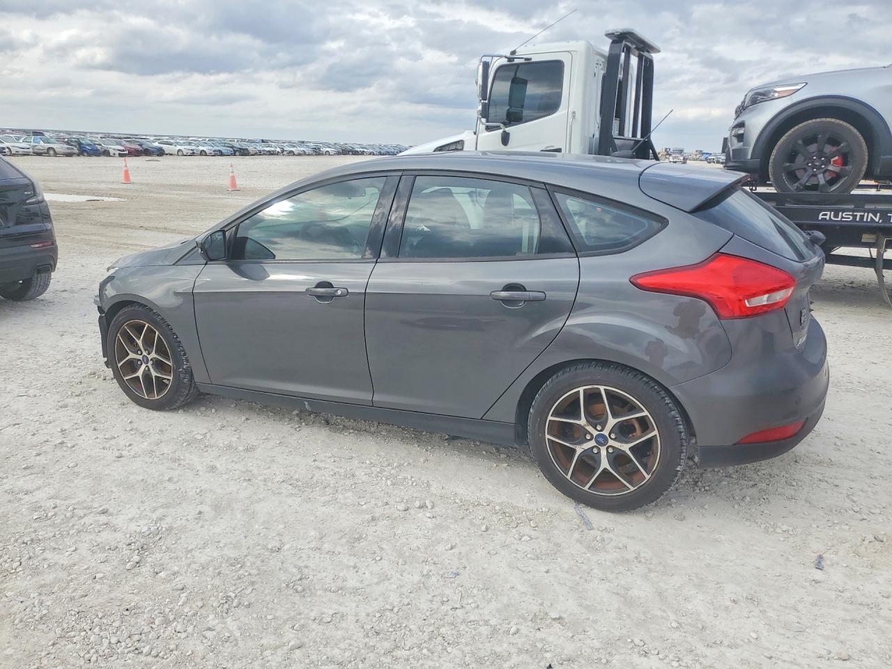 2018 FORD FOCUS SEL photo 2