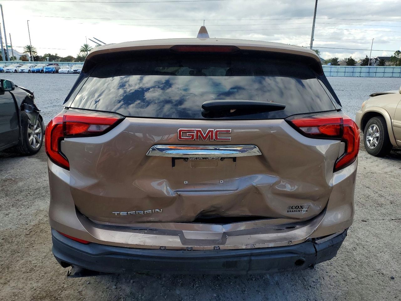 2018 GMC TERRAIN SLE photo 6