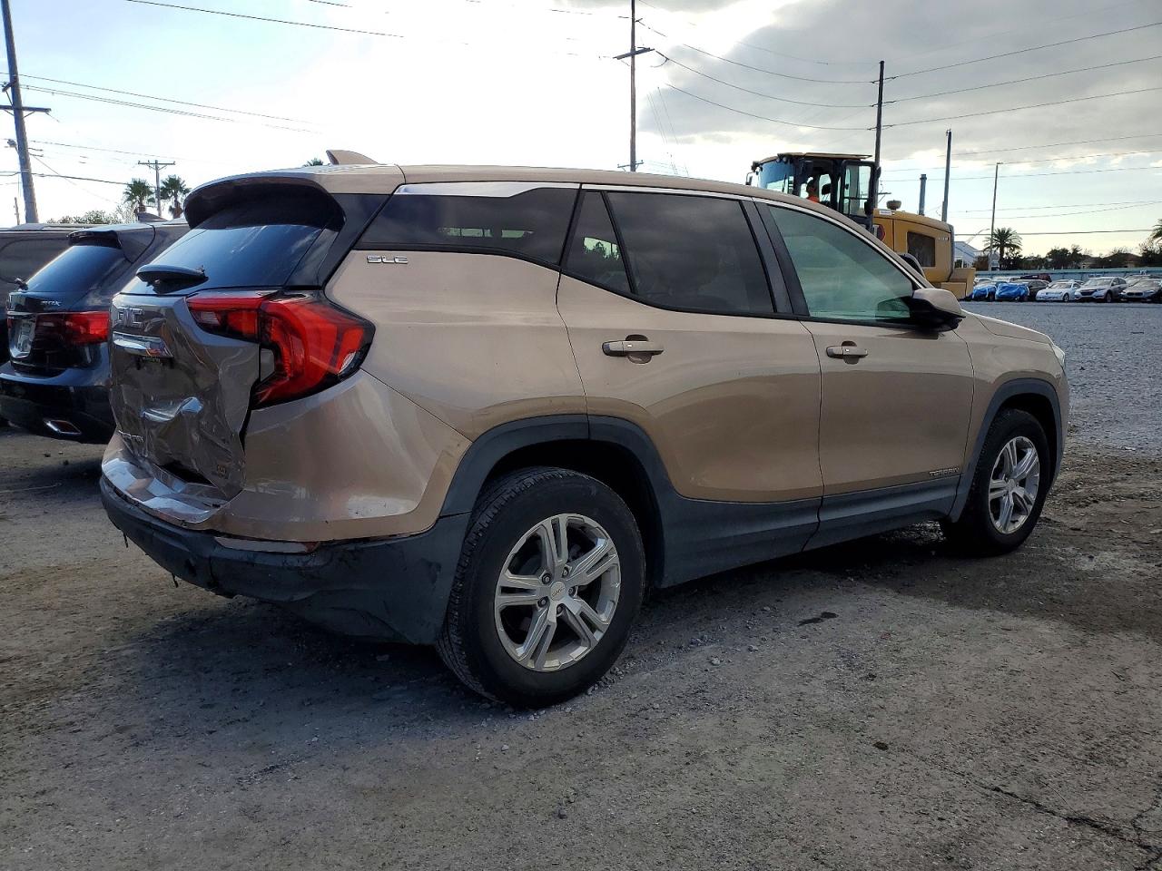 2018 GMC TERRAIN SLE photo 3