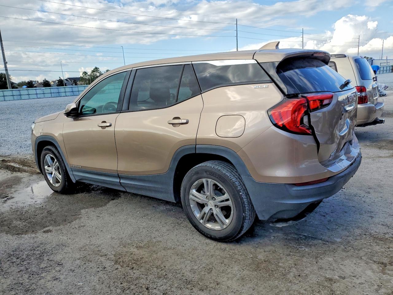 2018 GMC TERRAIN SLE photo 2