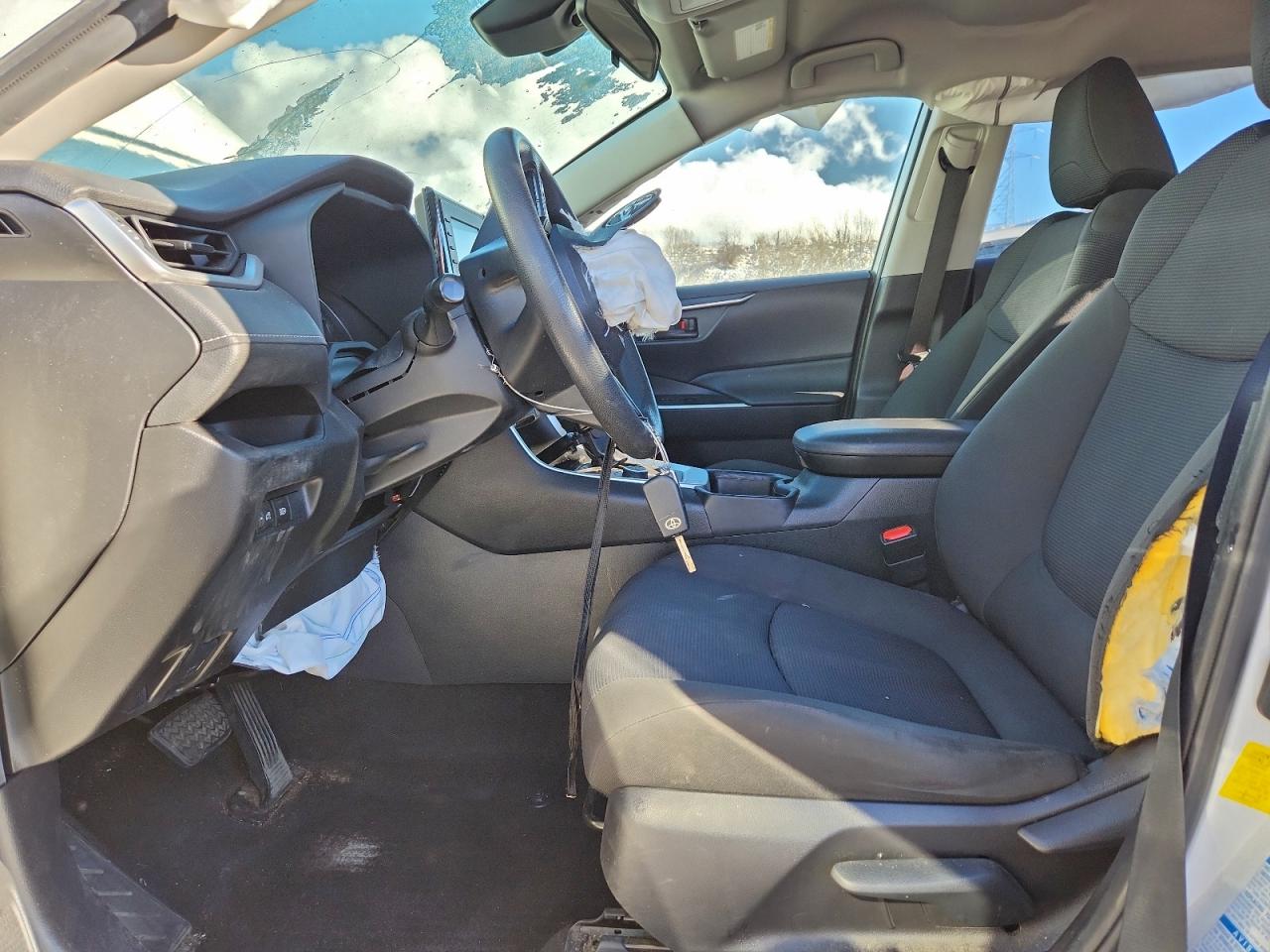 2019 TOYOTA RAV4 LE photo 7