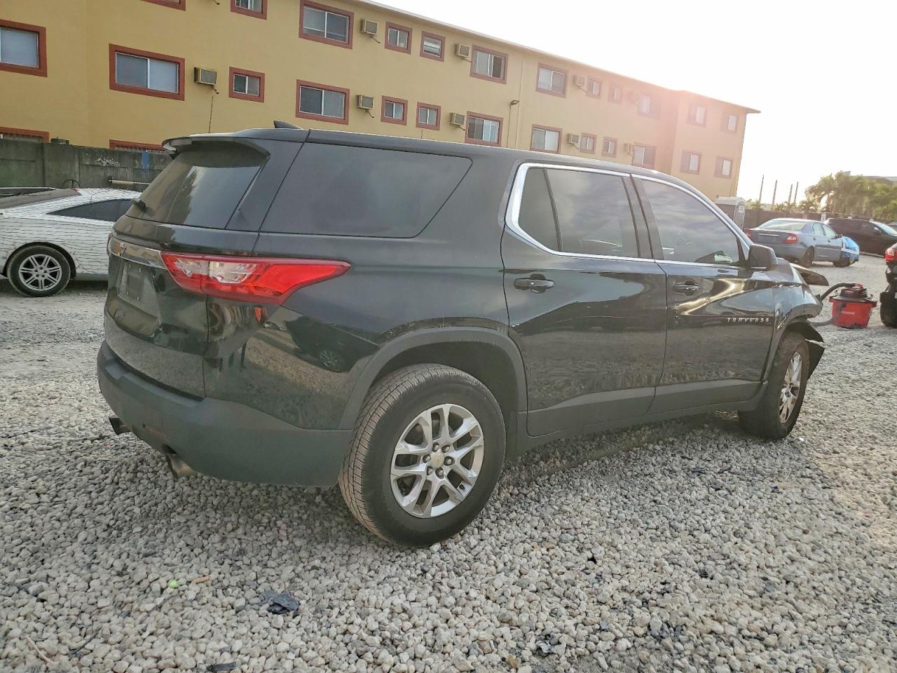 2020 CHEVROLET TRAVERSE LS photo 3