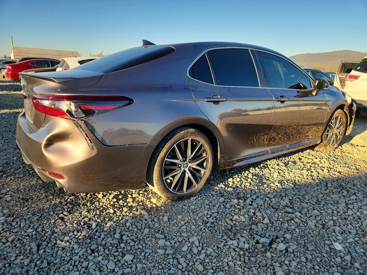 2022 TOYOTA CAMRY SE photo 3