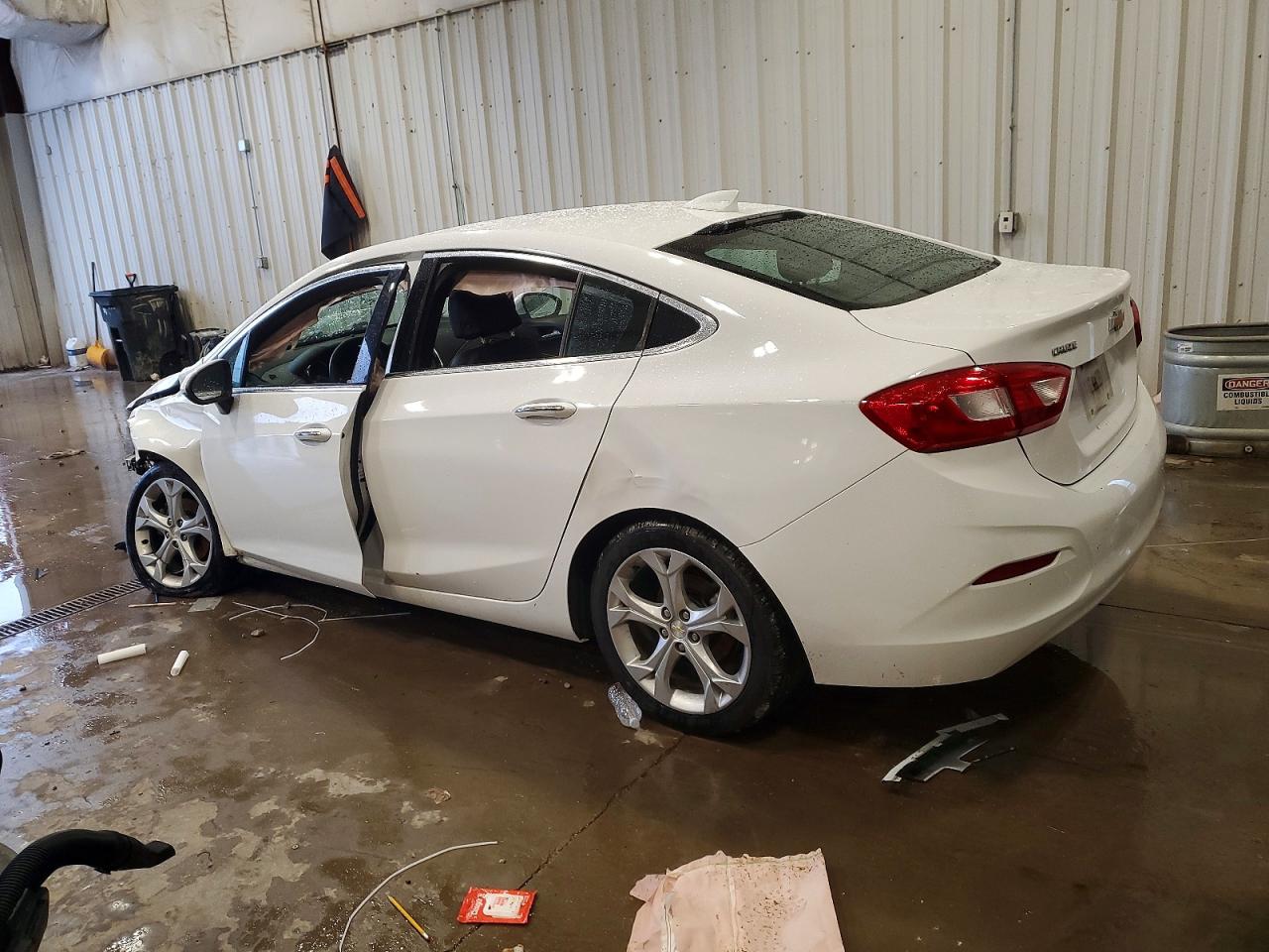2017 CHEVROLET CRUZE PREMIER photo 2