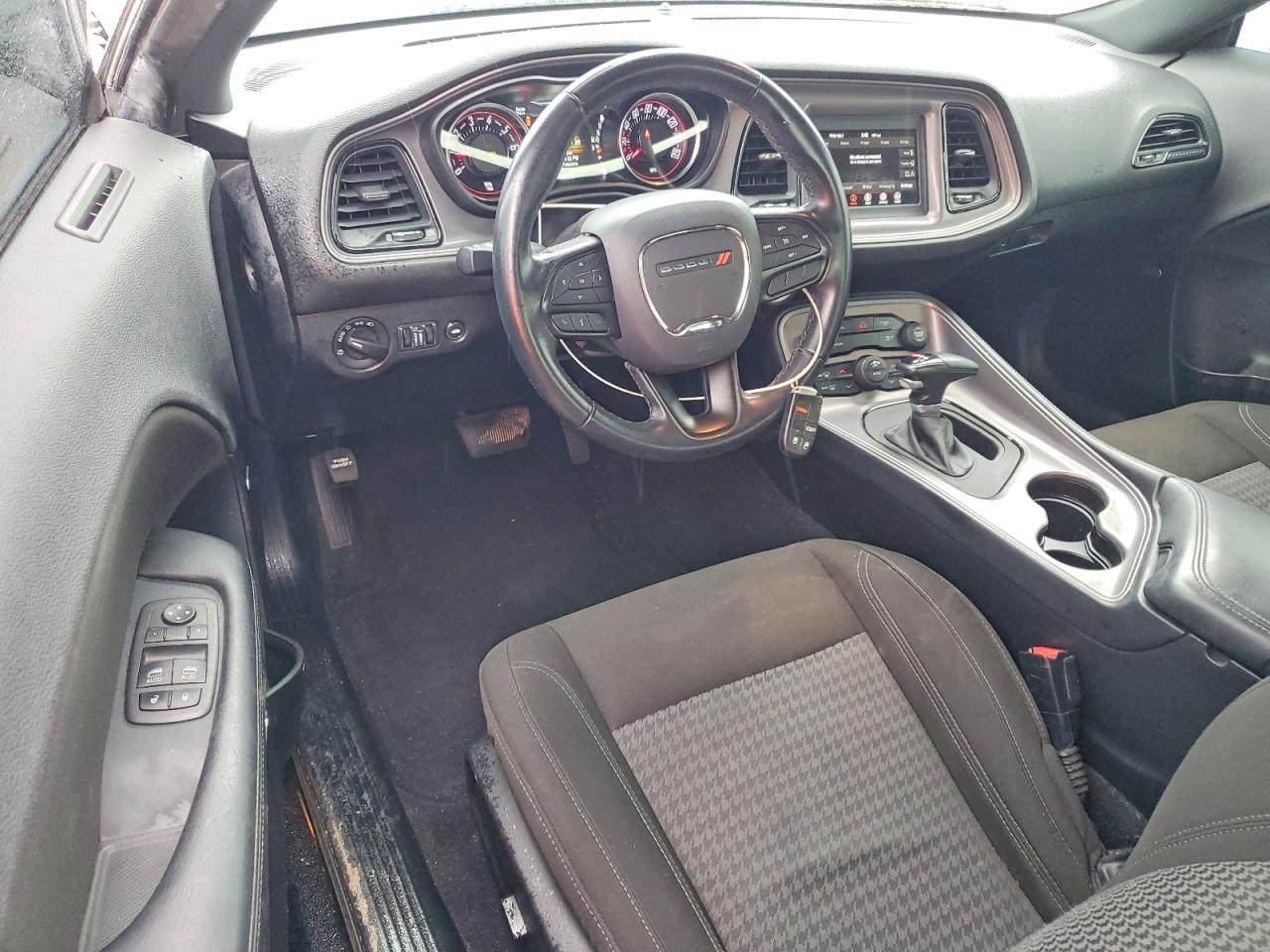 2023 DODGE CHALLENGER SXT photo 8