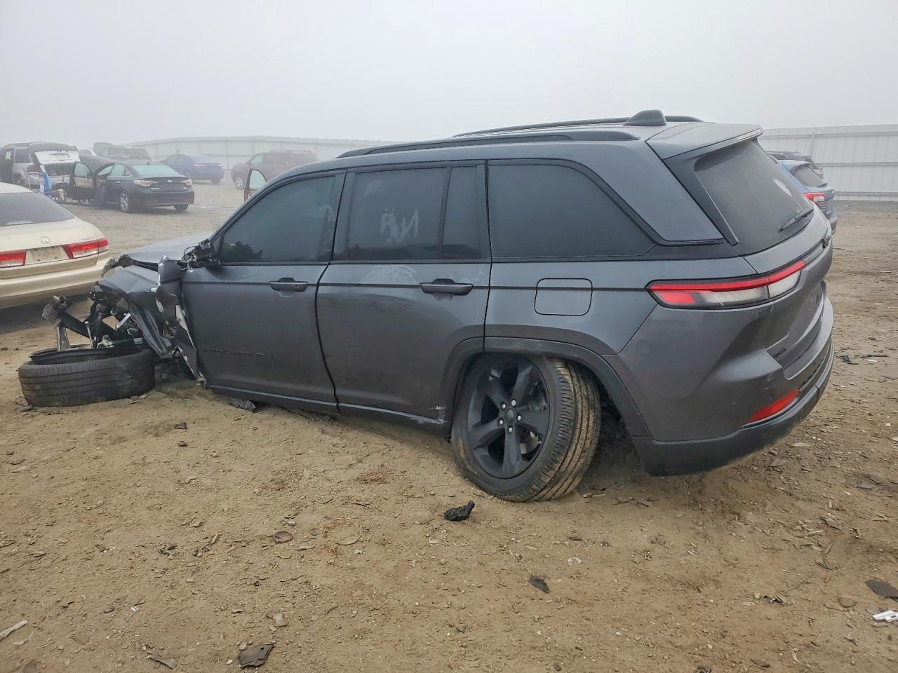 2023 JEEP GRAND CHEROKEE LAREDO photo 2