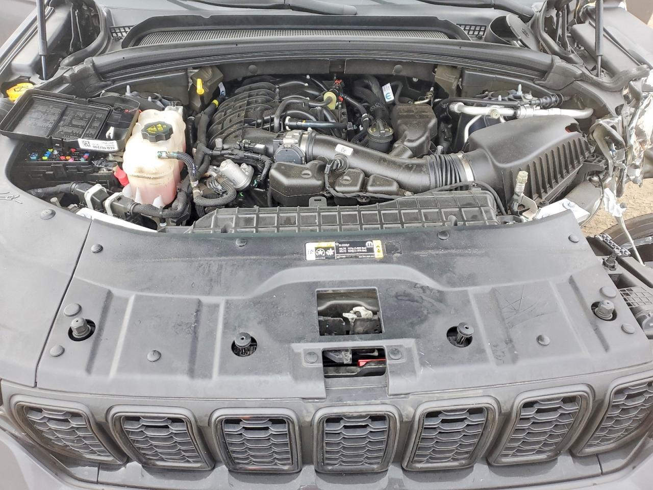2023 JEEP GRAND CHEROKEE LAREDO photo 12