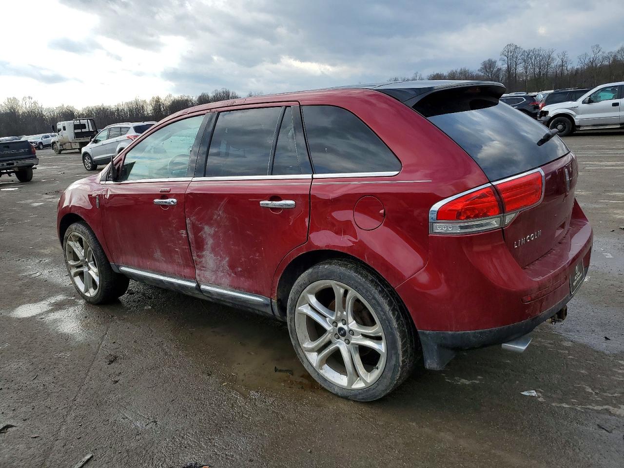 2013 LINCOLN TOWNHOUSE MKX photo 2