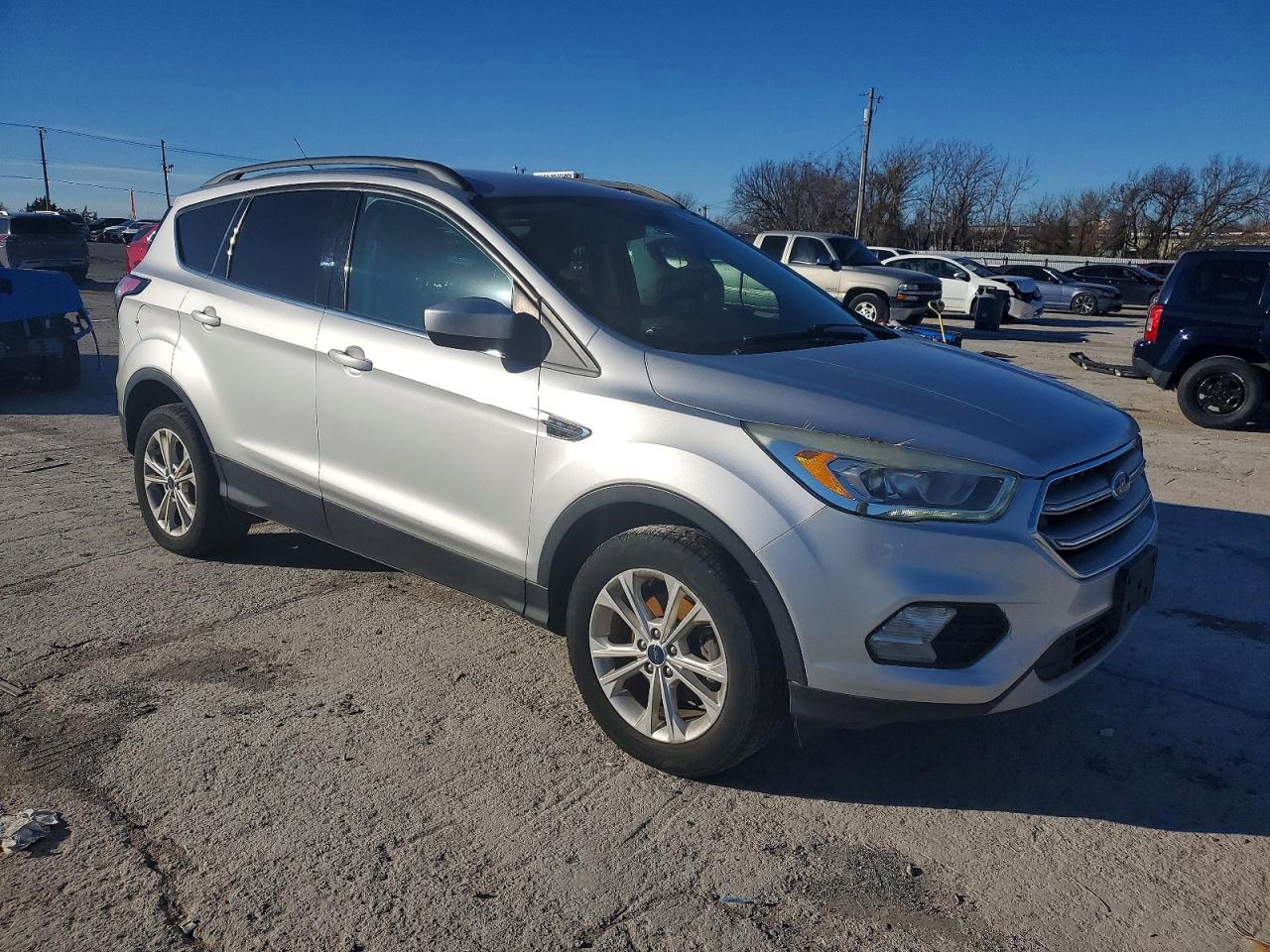 2017 FORD ESCAPE SE photo 4