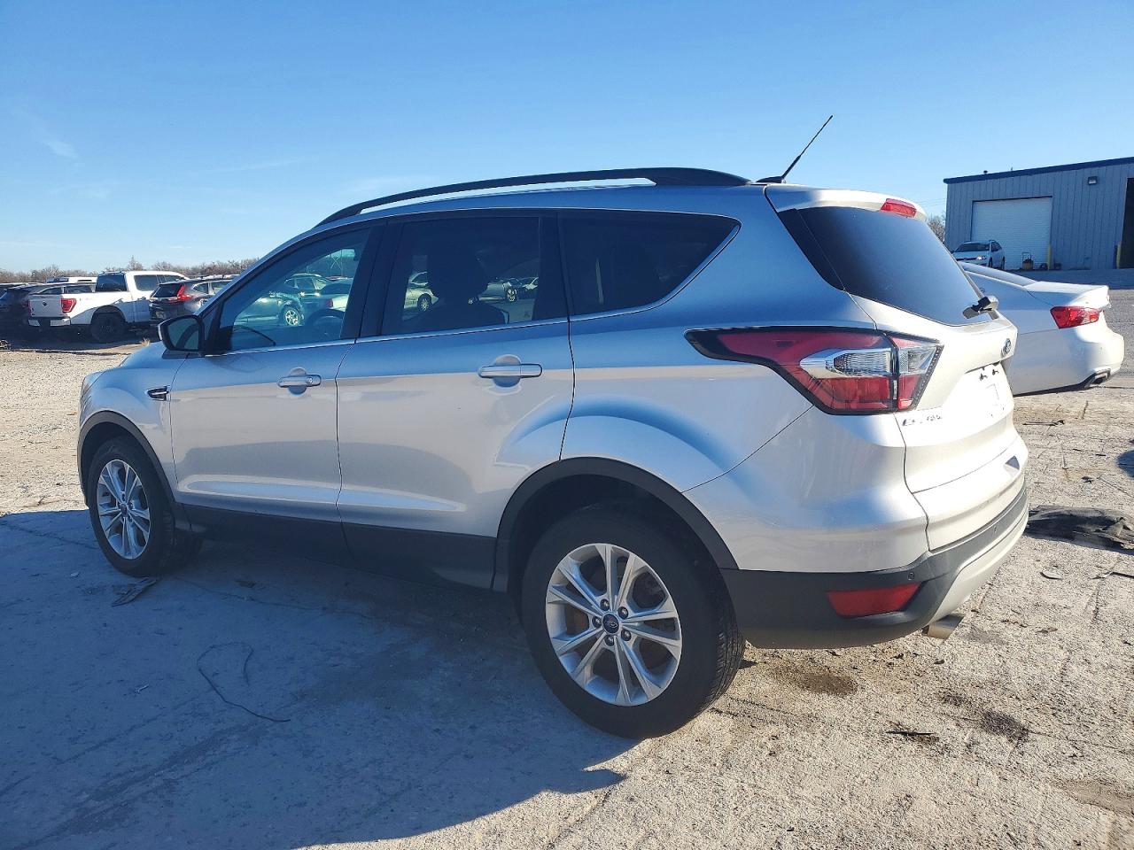 2017 FORD ESCAPE SE photo 2