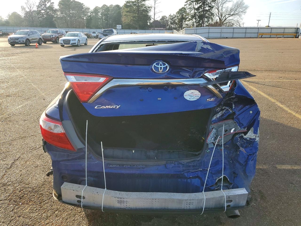 2016 TOYOTA CAMRY LE photo 6