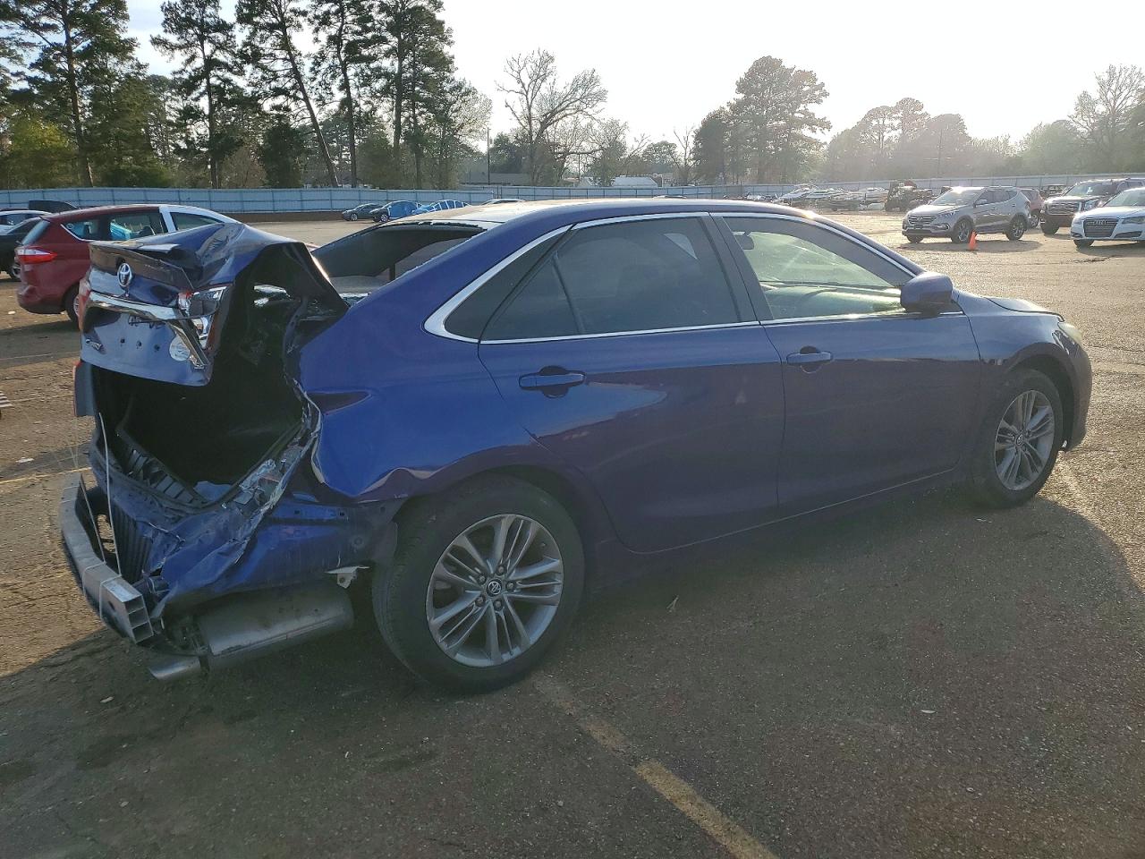 2016 TOYOTA CAMRY LE photo 3