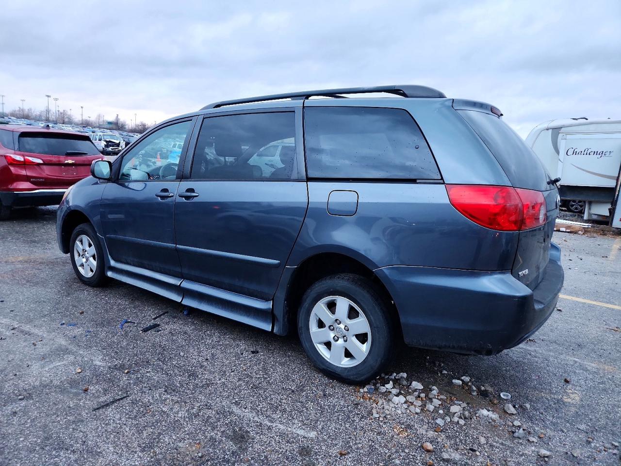2006 TOYOTA SIENNA CE photo 2