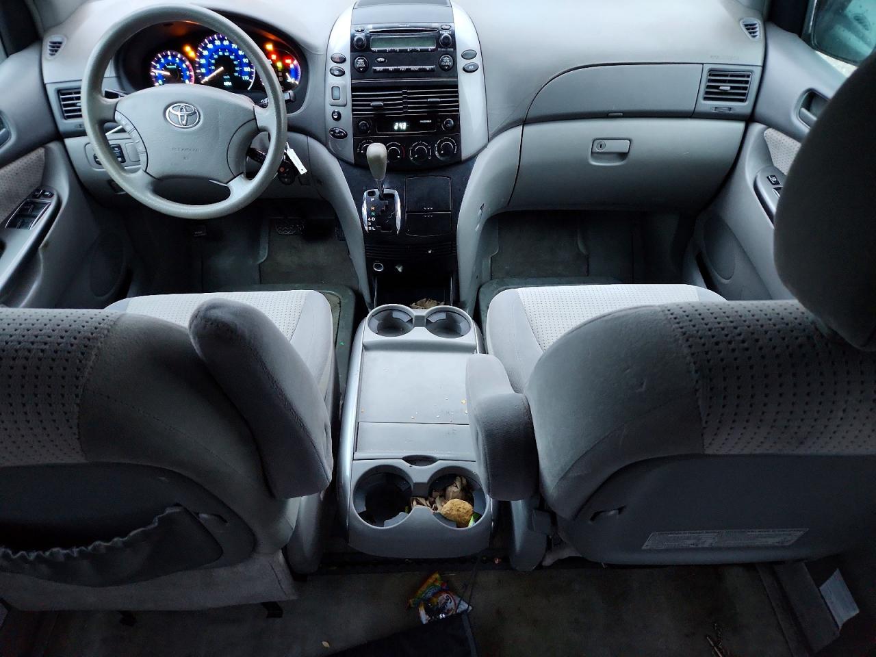 2006 TOYOTA SIENNA CE photo 8