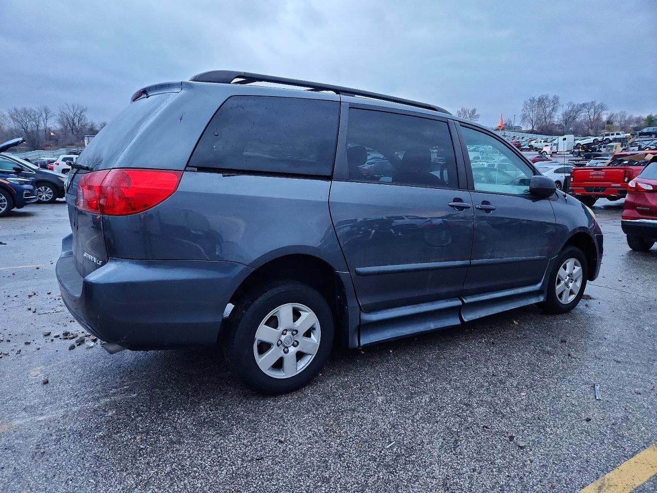 2006 TOYOTA SIENNA CE photo 3