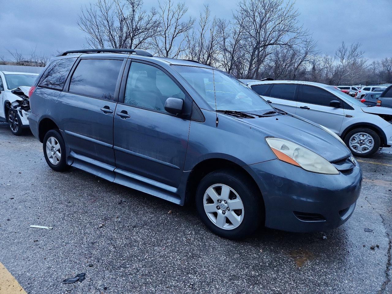 2006 TOYOTA SIENNA CE photo 4